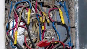 Cambiar instalación eléctrica casa antigua en Tenerife